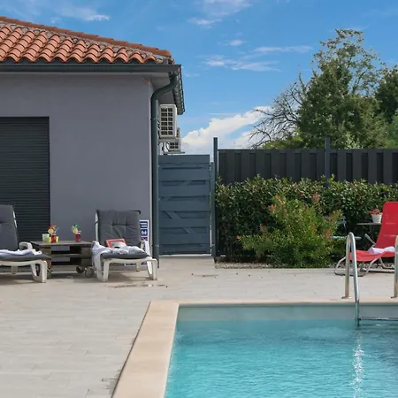 Holiday home In With Outdoor Swimming Pool