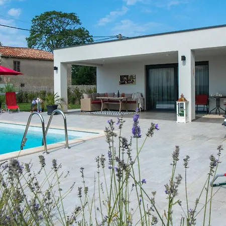 In With Outdoor Swimming Pool Holiday home *